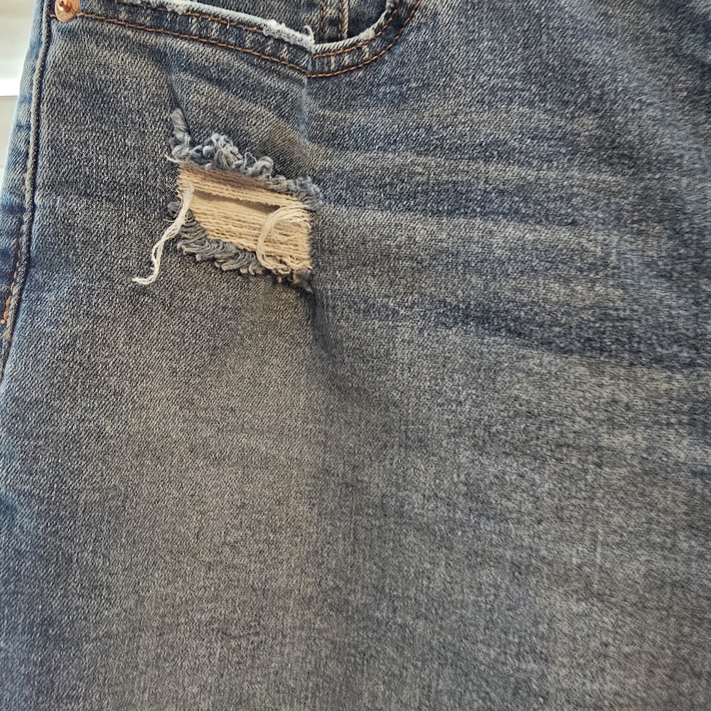 Denizen from Levi's Women's Dark Indigo Skinny Ripped Jeans - Picture 4 of 10